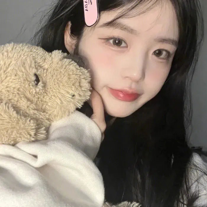 她比烟花寂寞